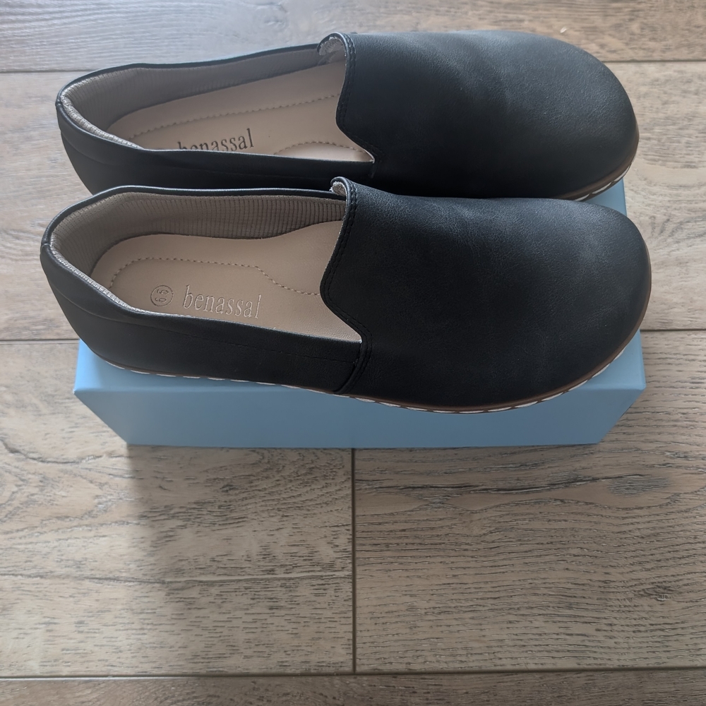 Black Minimalist Slip-On Loafers